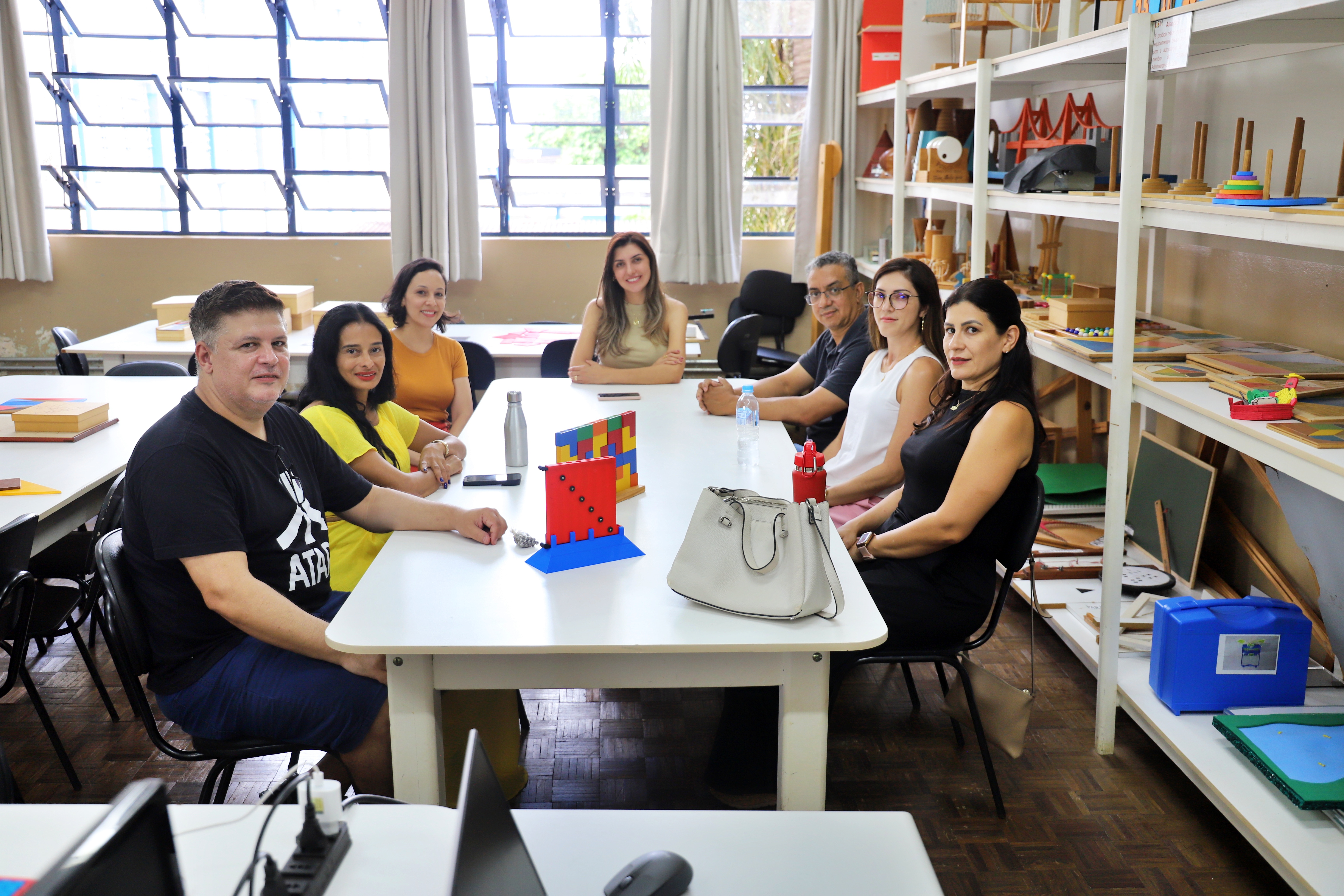 Laboratório de Ensino de Matemática (LEM) recebe visita de professores da UFPR