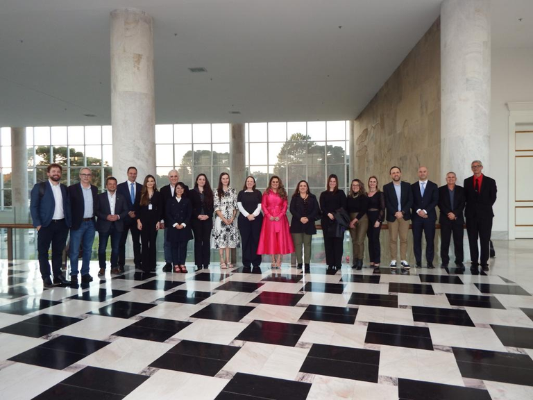 Representantes das Universidades Estaduais participando da Missão da OCDE no Paraná